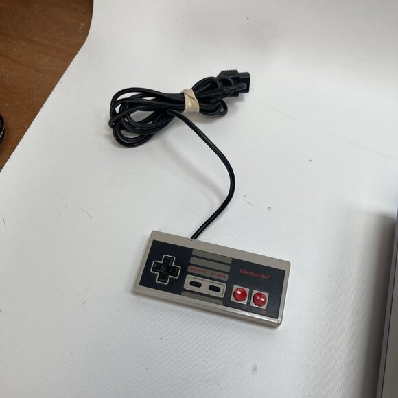 Nintendo Entertainment System NES Console Cables + Controllers + Game Tested - Picture 6 of 12